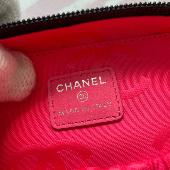 CHANEL LOGO LAMBSKIN ZIP AROUND CLUTCH POUCH COSMETIC WRISTLET RARE - FIRM PRICE - Picture 12 of 14